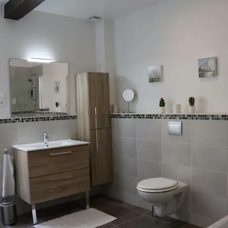 Holiday home Confort Au Coeur Du Village Verniolle