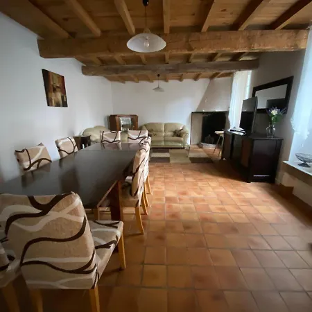 Confort Au Coeur Du Village Hébergement de vacances *