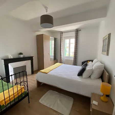Confort Au Coeur Du Village Nyaraló
