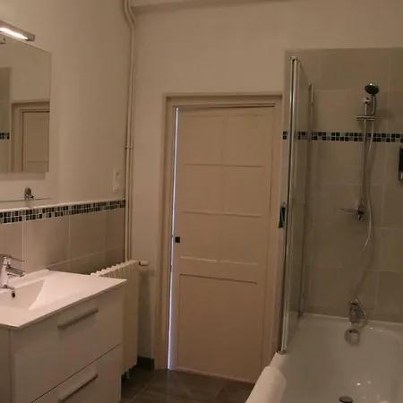 Confort Au Coeur Du Village Hébergement de vacances *